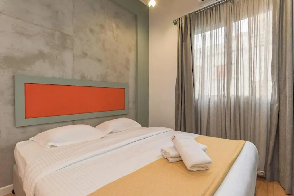 Strawberry 1-Br Toot Mar Mikhael Apartment Beirut 0*,